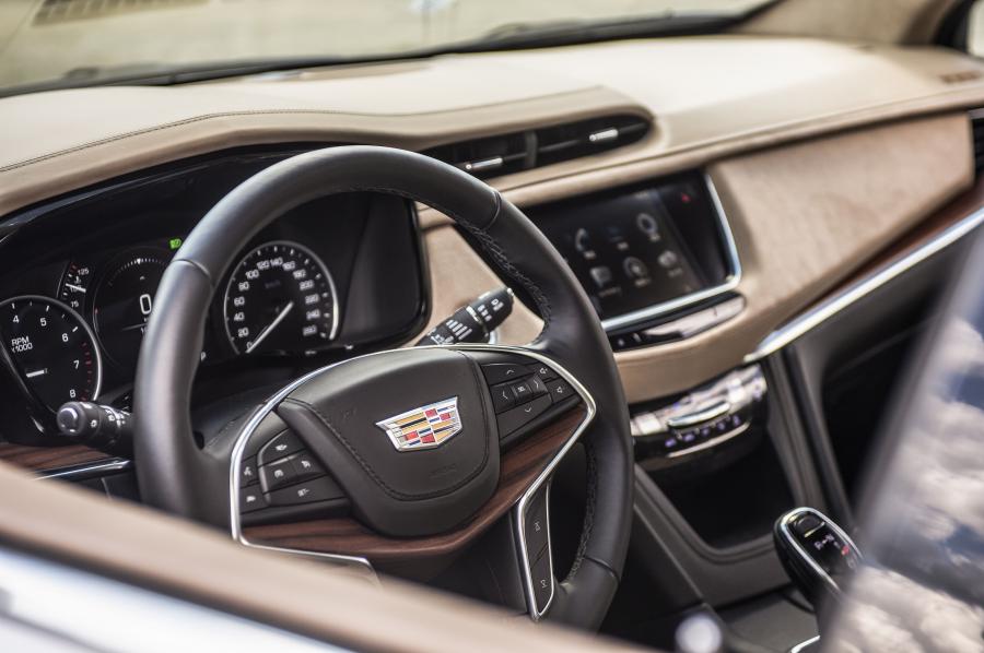 Панель приборов Cadillac XT5 2016 года  (JP) (фото 2 из 8)